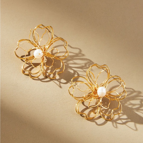 Anthropologie Jewelry - Anthropologie Wire Floral pearl stud earrings
